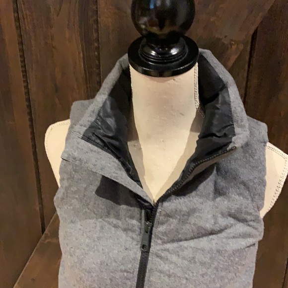 Gap Heathered Grey primaloft 63% wool vest - Picture 4 of 15